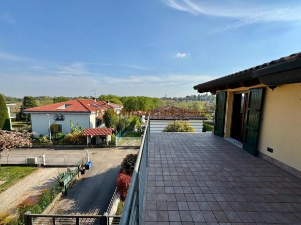 casa indipendente in vendita a Volta Mantovana