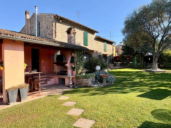 casa indipendente in vendita a Volta Mantovana