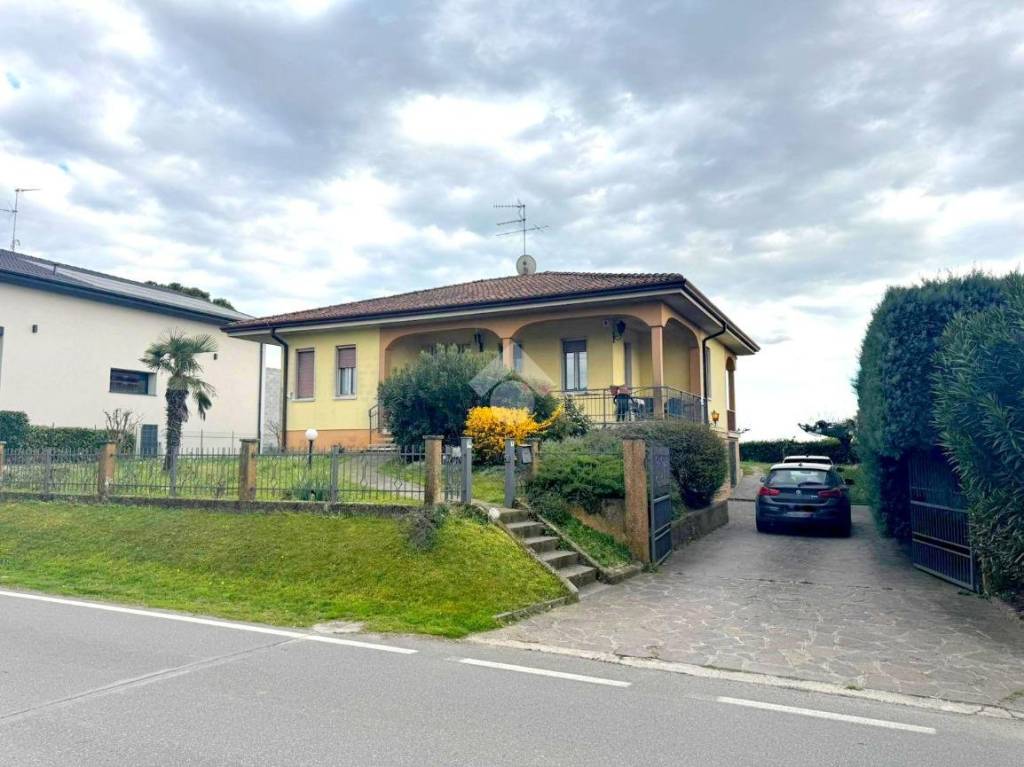casa indipendente in vendita a Volta Mantovana