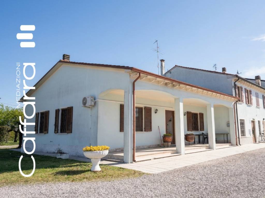 casa indipendente in vendita a Volta Mantovana in zona Cereta