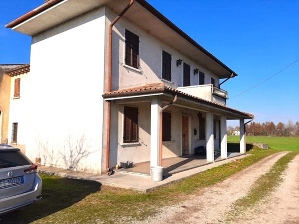 casa indipendente in vendita a Volta Mantovana in zona Cereta