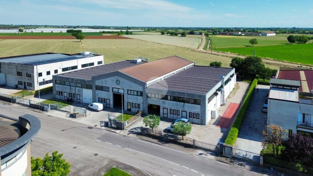 locale commerciale in vendita a Volta Mantovana in zona Contino