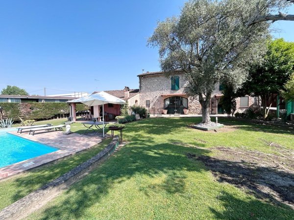 casa indipendente in vendita a Volta Mantovana in zona Gatti