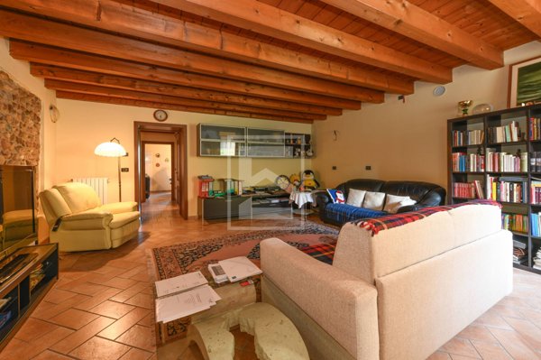 casa indipendente in vendita a Volta Mantovana in zona Martelli