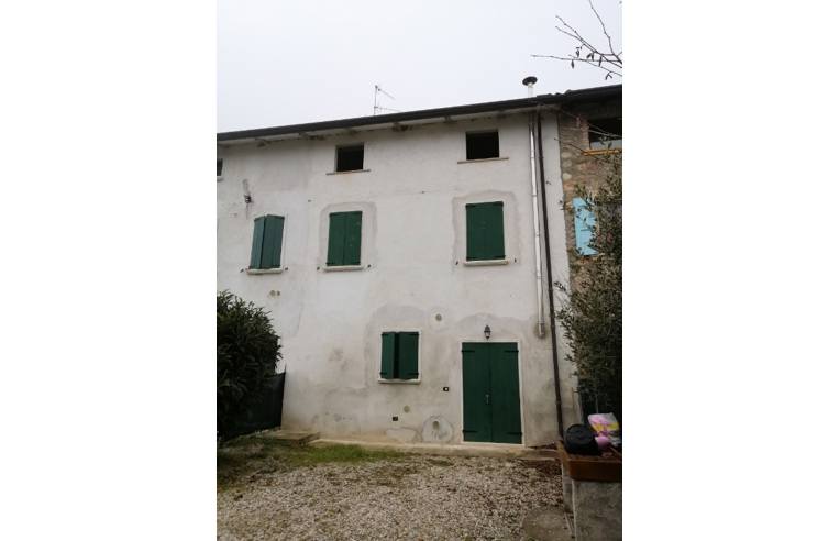 casa indipendente in vendita a Volta Mantovana in zona Bezzetti