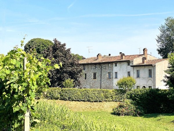 casale in vendita a Volta Mantovana