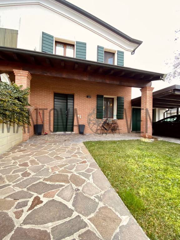 casa indipendente in vendita a Borgo Virgilio in zona Virgilio