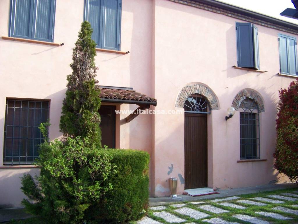 casa indipendente in vendita a Borgo Virgilio in zona Virgilio