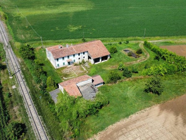casa indipendente in vendita a Borgo Virgilio in zona Romanore