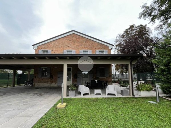 casa indipendente in vendita a Borgo Virgilio in zona Virgilio