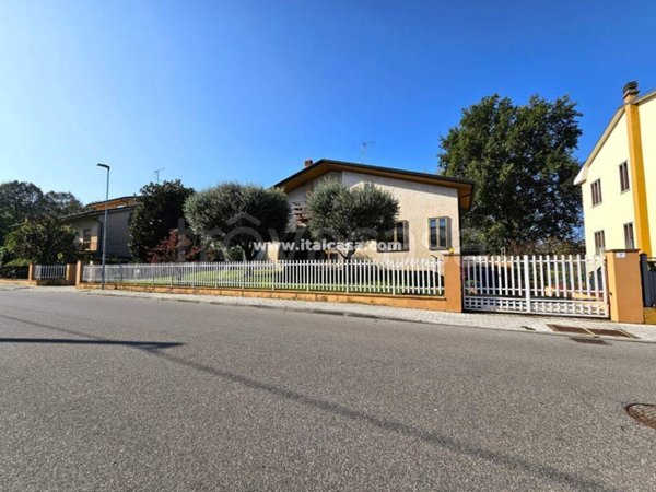 casa indipendente in vendita a Borgo Virgilio in zona Virgilio