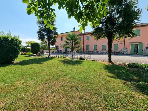 casa indipendente in vendita a Borgo Virgilio in zona Virgilio