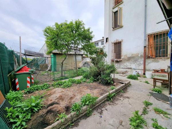 casa indipendente in vendita a Borgo Virgilio in zona Virgilio