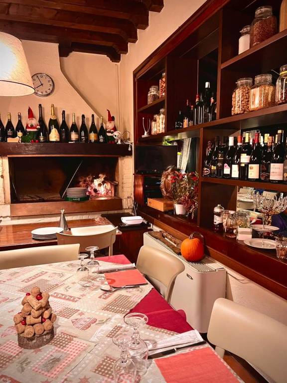 negozio in vendita a Borgo Virgilio in zona Virgilio