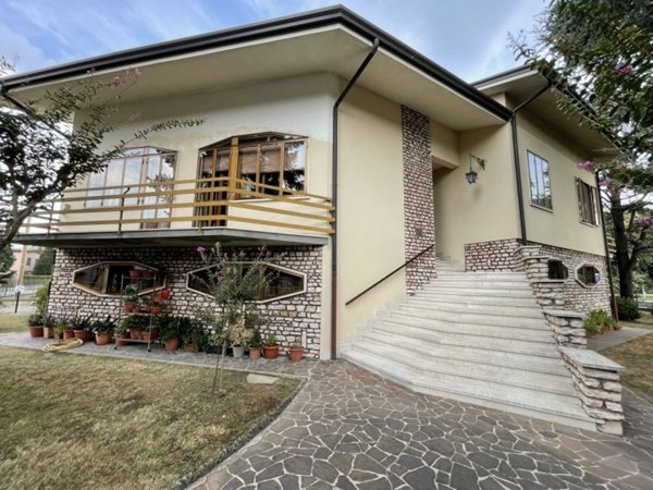 casa indipendente in vendita a Borgo Virgilio in zona Virgilio