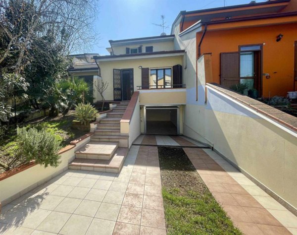 casa indipendente in vendita a Borgo Virgilio in zona Virgilio