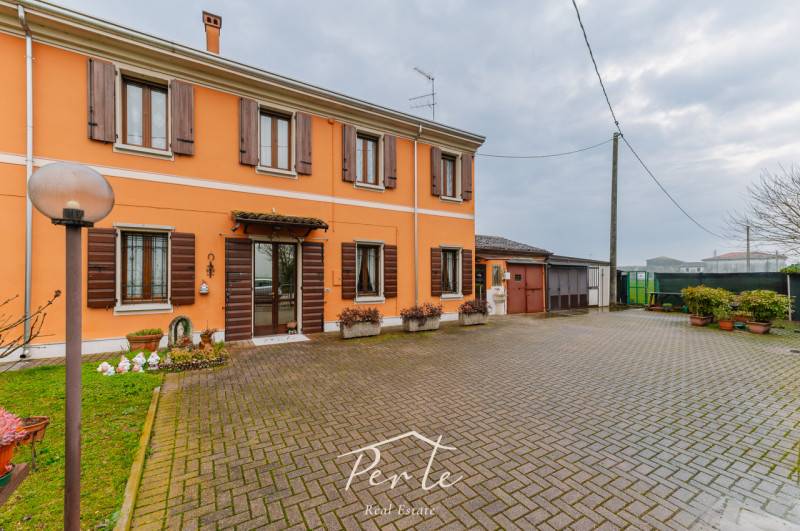 casa indipendente in vendita a Borgo Virgilio in zona Virgilio