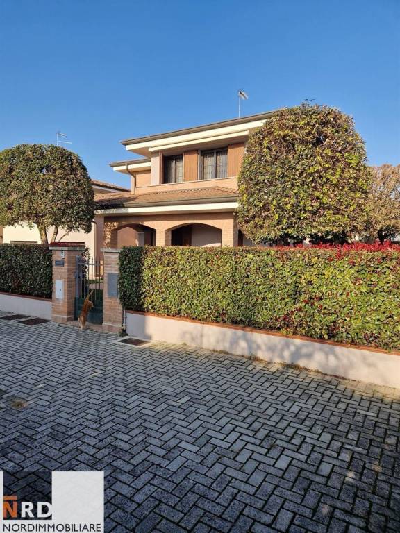 casa indipendente in vendita a Borgo Virgilio in zona Virgilio