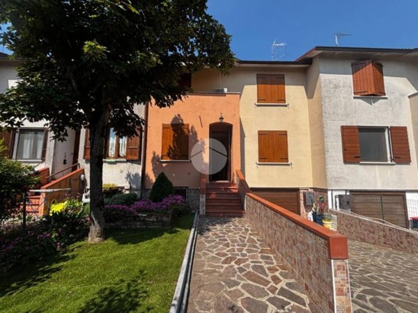 casa indipendente in vendita a Borgo Virgilio in zona Virgilio