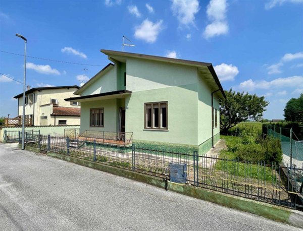 casa indipendente in vendita a Borgo Virgilio in zona Virgilio