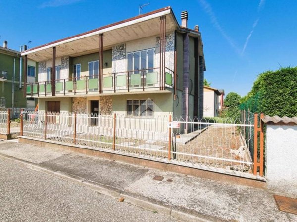 casa indipendente in vendita a Borgo Virgilio in zona Virgilio