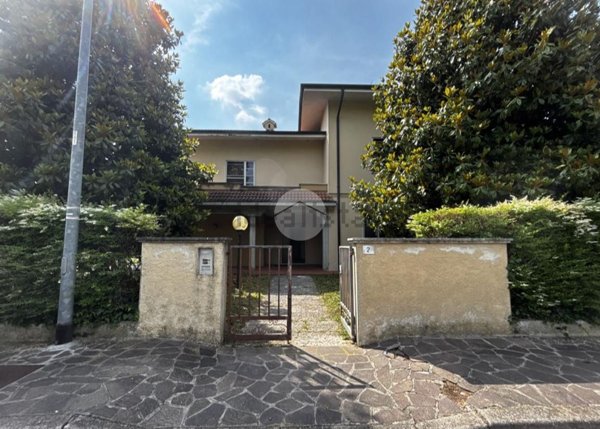 casa indipendente in vendita a Borgo Virgilio in zona Virgilio