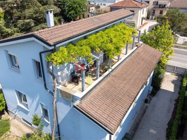 casa indipendente in vendita a Borgo Virgilio in zona Virgilio