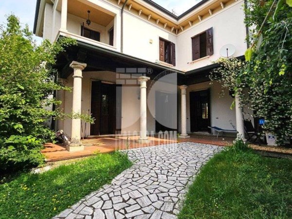 casa indipendente in vendita a Borgo Virgilio in zona Virgilio