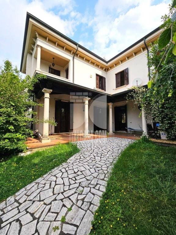 casa indipendente in vendita a Borgo Virgilio in zona Virgilio