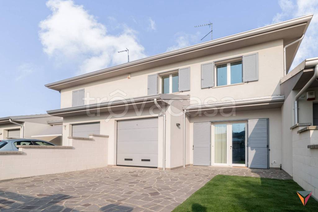 casa indipendente in vendita a Borgo Virgilio in zona Virgilio