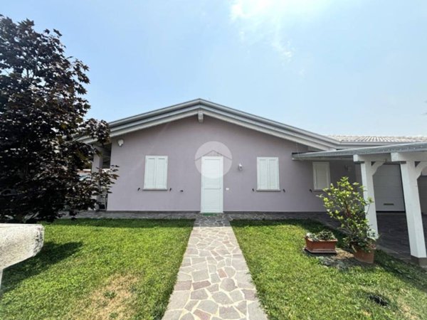 casa indipendente in vendita a Borgo Virgilio in zona Virgilio
