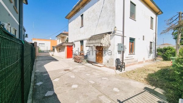 casa indipendente in vendita a Borgo Virgilio in zona Virgilio