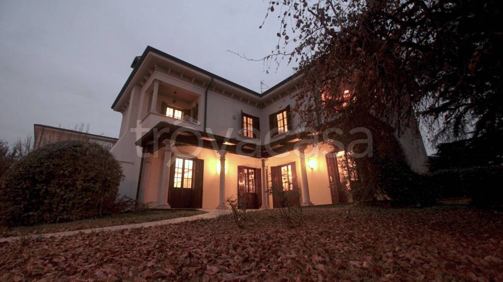 casa indipendente in vendita a Borgo Virgilio in zona Virgilio
