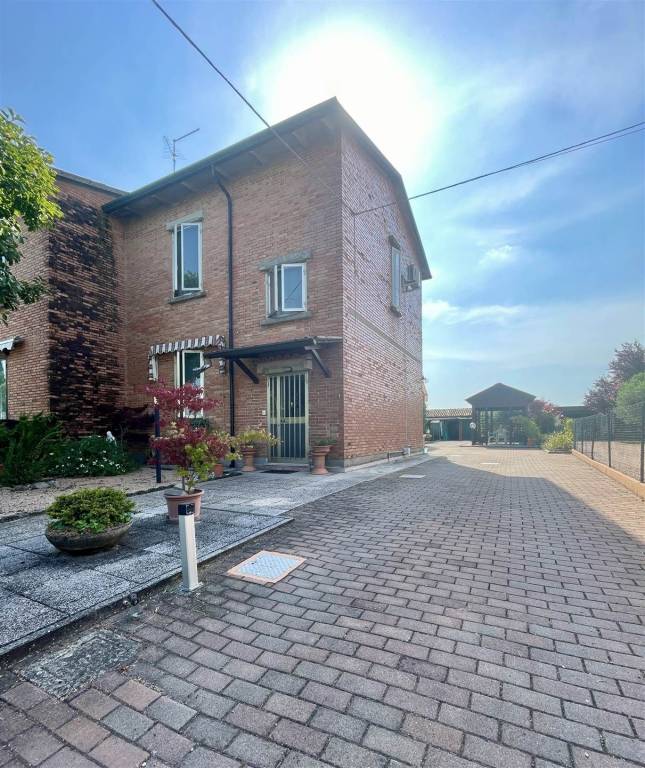 casa indipendente in vendita a Borgo Virgilio in zona Virgilio