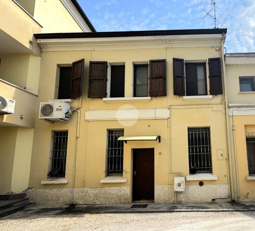 casa indipendente in vendita a Borgo Virgilio in zona Virgilio