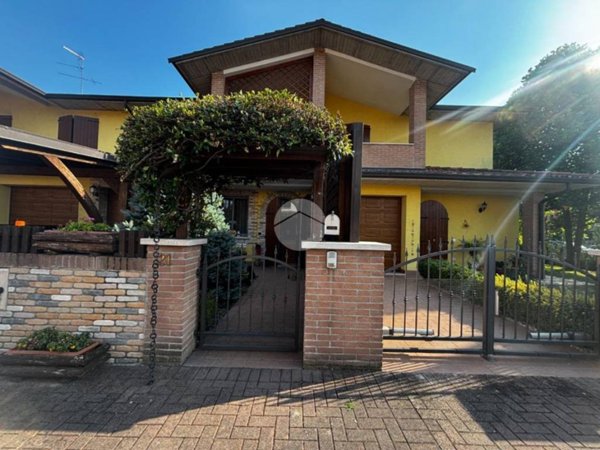 casa indipendente in vendita a Borgo Virgilio in zona Virgilio