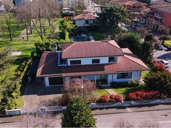 casa indipendente in vendita a Borgo Virgilio in zona Virgilio