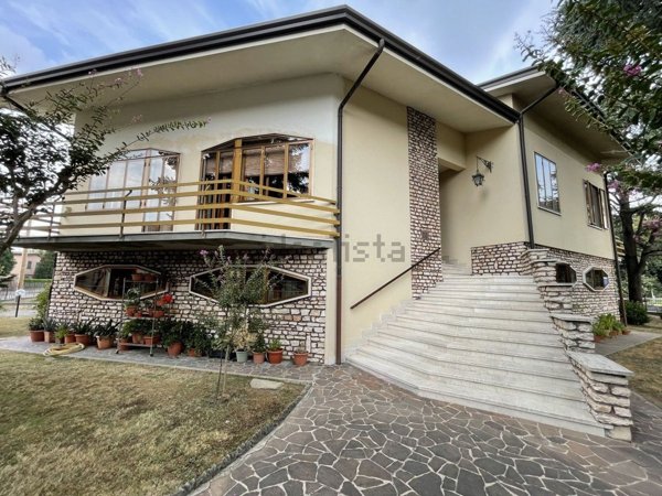 casa indipendente in vendita a Borgo Virgilio in zona Virgilio