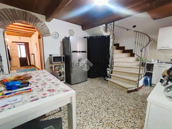 casa indipendente in vendita a Borgo Virgilio in zona Virgilio