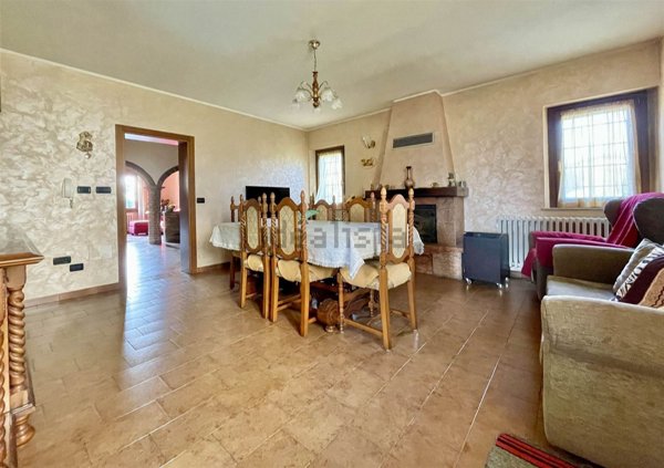 casale in vendita a Borgo Virgilio in zona Virgilio