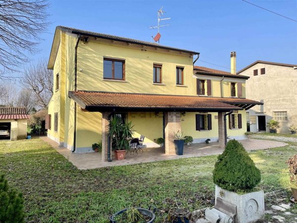 casale in vendita a Borgo Virgilio in zona Virgilio
