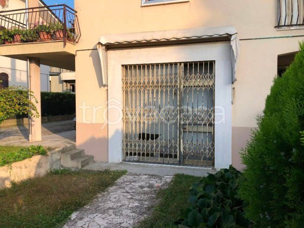 negozio in vendita a Borgo Virgilio in zona Virgilio