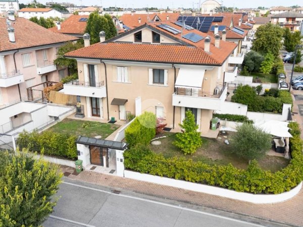 casa indipendente in vendita a Borgo Virgilio in zona Virgilio