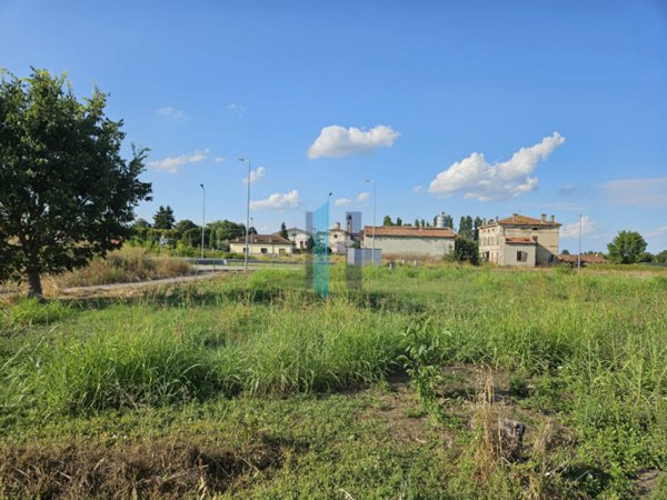 terreno edificabile in vendita a Borgo Virgilio in zona Virgilio