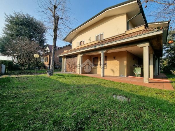 casa indipendente in vendita a Borgo Virgilio in zona Virgilio