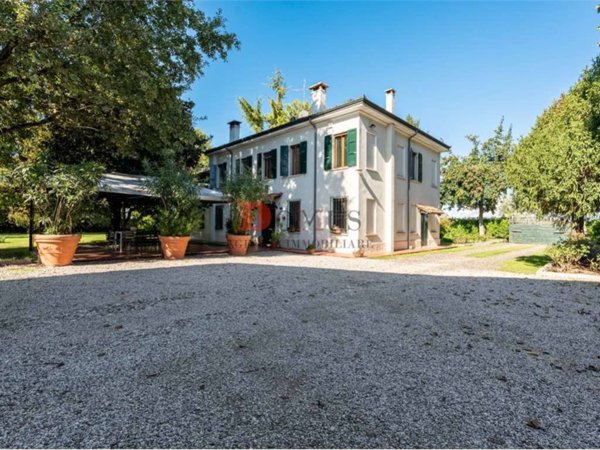 casa indipendente in vendita a Borgo Virgilio in zona Virgilio