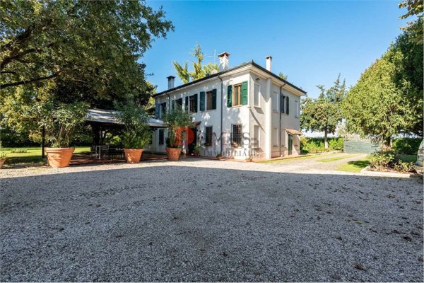 casa indipendente in vendita a Borgo Virgilio in zona Virgilio