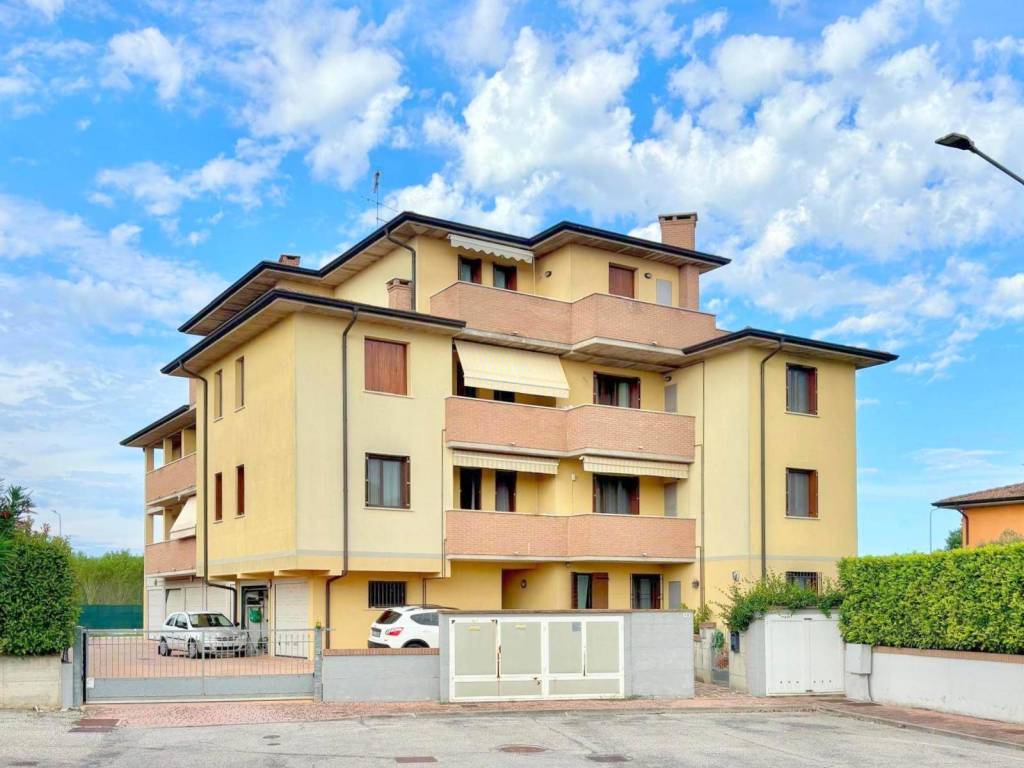 appartamento in vendita a Borgo Virgilio in zona Virgilio