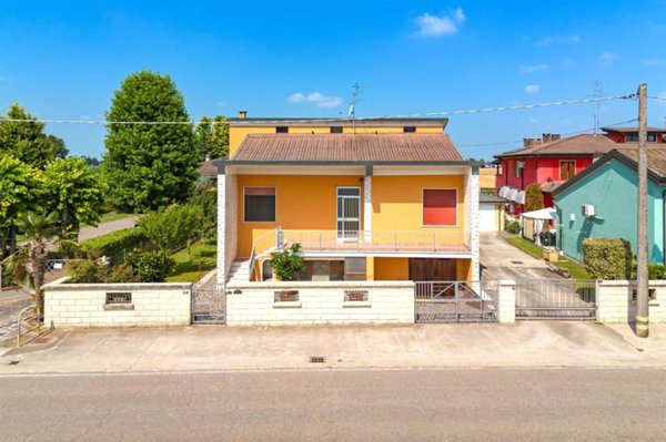 casa indipendente in vendita a Borgo Virgilio in zona Virgilio