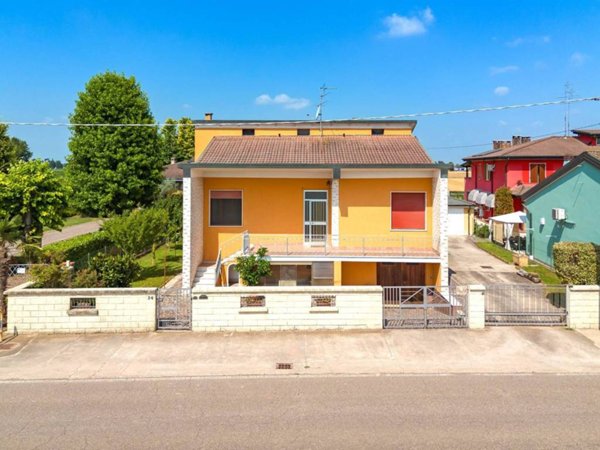 casa indipendente in vendita a Borgo Virgilio in zona Virgilio